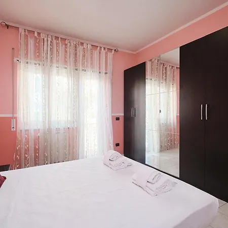 Spacious House Close To Public Transportation *