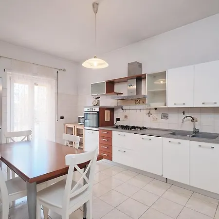 Spacious House Close To Public Transportation Roma