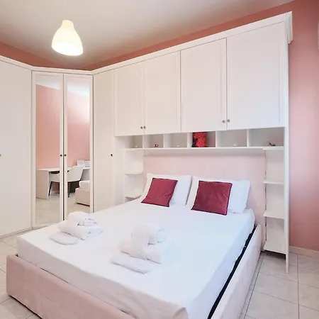 Spacious House Close To Public Transportation Daire Roma