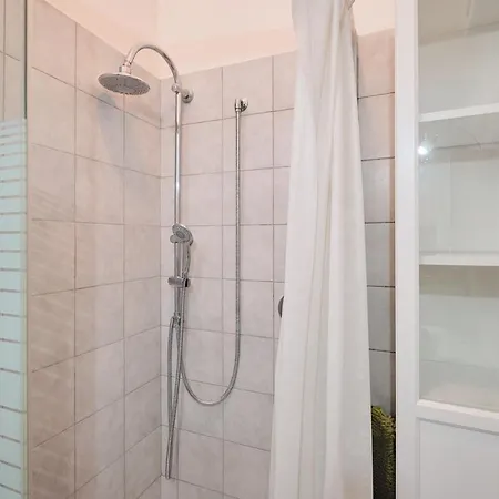 Daire Spacious House Close To Public Transportation Roma