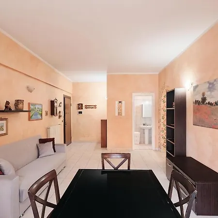 Spacious House Close To Public Transportation Daire Roma